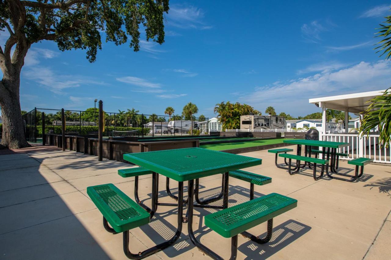 Groves Rv Resort Harlem Heights Esterno foto