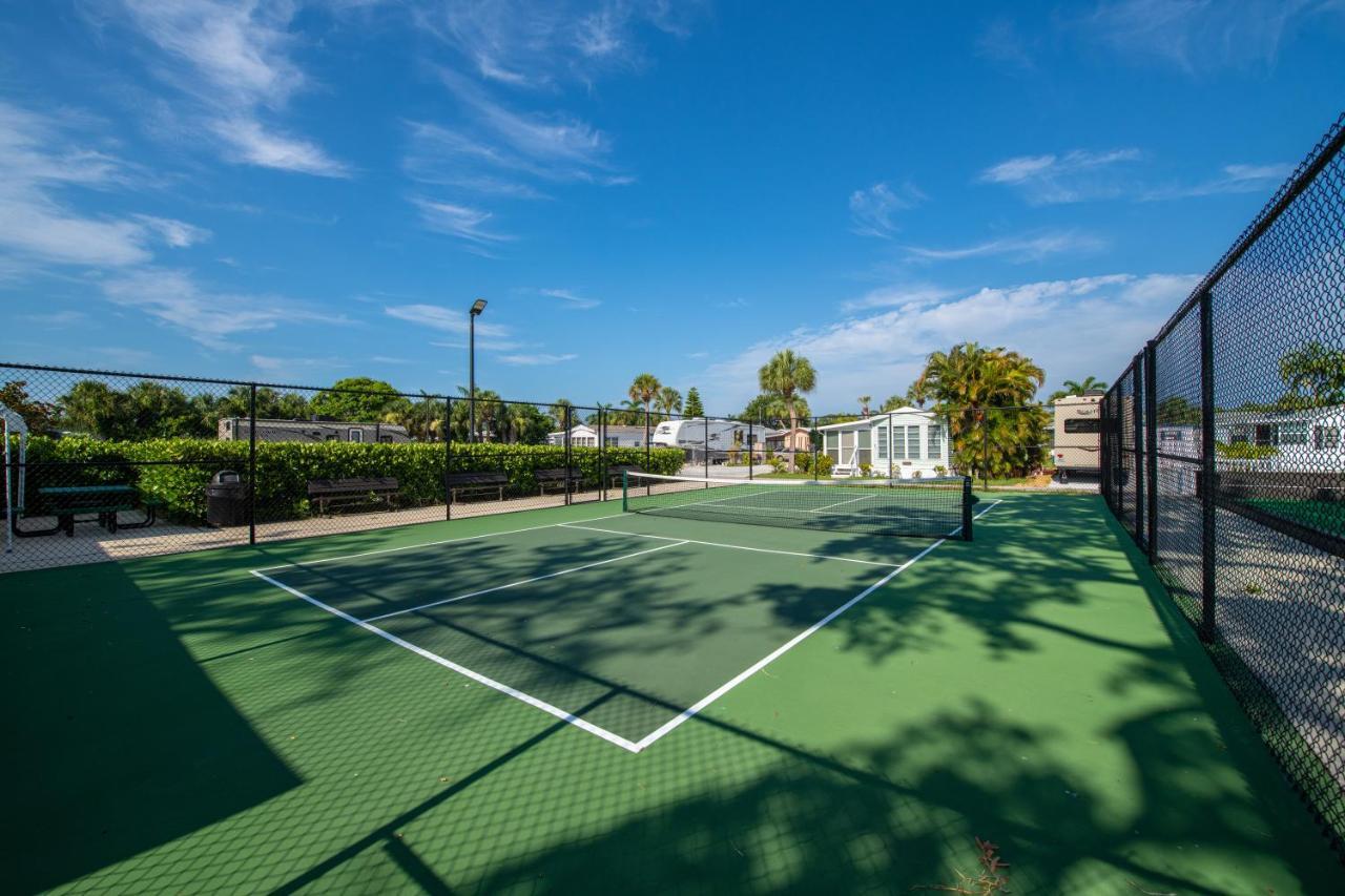 Groves Rv Resort Harlem Heights Esterno foto
