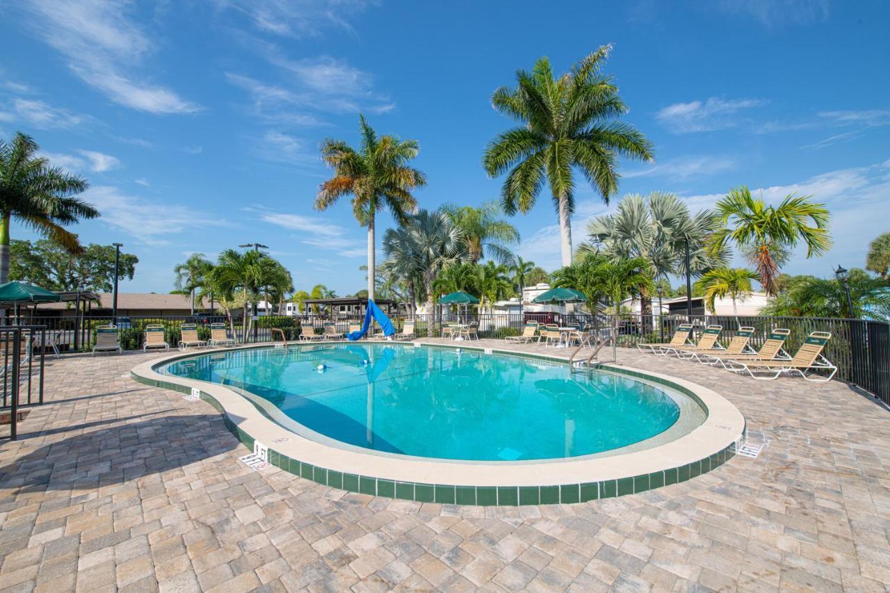 Groves Rv Resort Harlem Heights Esterno foto